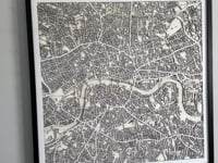 Laden und Abspielen von Videos im Galerie-Viewer, London Street Carving Map (Sold Out)

