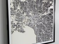Laden und Abspielen von Videos im Galerie-Viewer, Melbourne Street Carving Map
